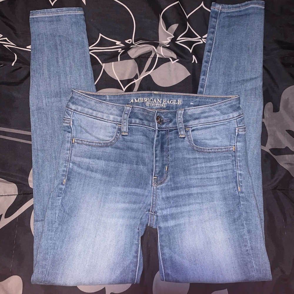 Light wash American eagle denim jean